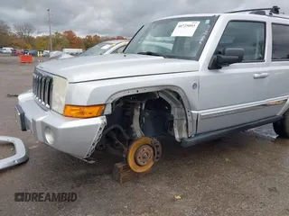2008 Jeep Commander Limited with VIN 1J8HG58N68C124949, listed as a IAAI auction lot 40725093 with 180,307 mi miles. Bid and sale history available at carsss.com. Image 6.