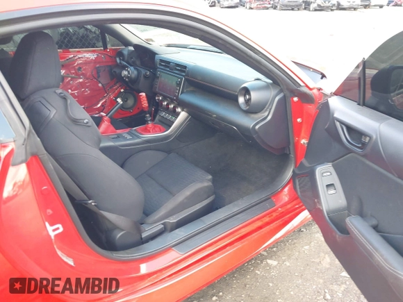 2022 Toyota 86 z VIN JF1ZNBB15N9755311, wystawiony jako IAAI lot #42340450 z przebiegiem 29 391 mil mil oraz . Historia ofert i sprzedaży dostępna na DreamBid. Obrazek 5.