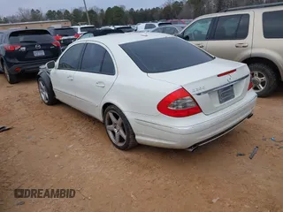 2009 Mercedes-Benz E 350 Luxury z VIN WDBUF56X59B435842, wystawiony jako IAAI lot #41402869 z przebiegiem 133 970 mil mil oraz . Historia ofert i sprzedaży dostępna na DreamBid. Obrazek 3.