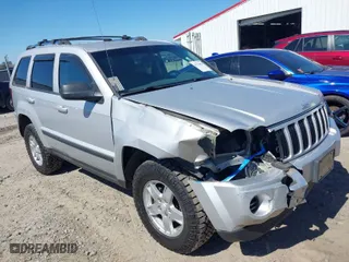 2007 Jeep Grand Cherokee Laredo with VIN 1J8HR48P87C687411, listed as a IAAI auction lot 41774029 with 212,763 mi miles. Bid and sale history available at carsss.com. Image 1.