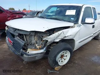 2002 GMC Sierra 1500 SLE with VIN 2GTEC19T421129317, listed as a IAAI auction lot 41311175 with 1 mi miles. Bid and sale history available at carsss.com. Image 6.