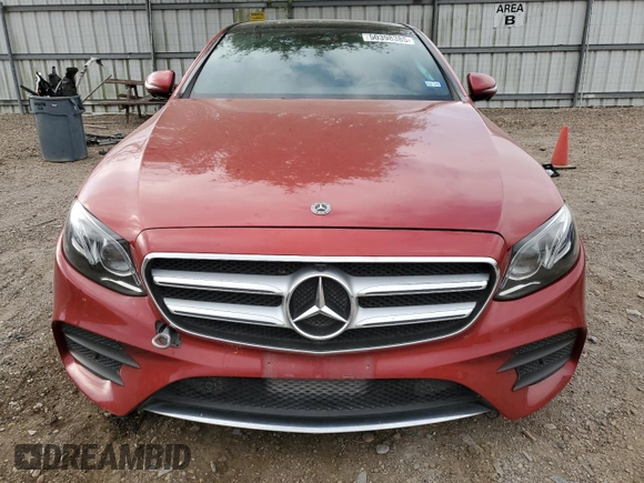 2019 Mercedes-Benz E 300 z VIN WDDZF4JB4KA518483, wystawiony jako Copart lot #50398385 z przebiegiem 59 390 mil mil oraz Szkoda całkowita • Salvage title. Historia ofert i sprzedaży dostępna na DreamBid. Obrazek 5.