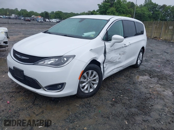 2018 Chrysler Pacifica Touring Plus z VIN 2C4RC1FG3JR102912, wystawiony jako IAAI lot #42240609 z przebiegiem 72 329 mil mil oraz . Historia ofert i sprzedaży dostępna na DreamBid. Obrazek 2.