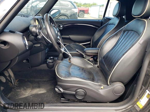 2011 MINI Convertible с VIN WMWZN3C50BT265016, выставлен на аукционе Copart как лот 65074435 с пробегом 77 923 миль миль и Списание • Salvage title. История ставок и продаж доступна на DreamBid. Изображение 7.