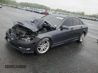 2013 Mercedes-Benz C 300 Sport z VIN WDDGF8AB6DR246747, wystawiony jako Copart lot #55895455 z przebiegiem Nie podano mil oraz Szkoda całkowita • Salvage title. Historia ofert i sprzedaży dostępna na DreamBid. Obrazek 1.