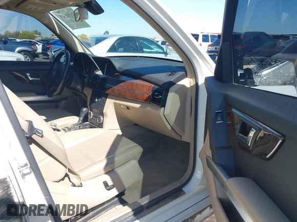 2011 Mercedes-Benz GLK 350 with VIN WDCGG5GB7BF651781, listed as a IAAI auction lot 42118517 with 100,167 mi miles and . Bid and sale history available at carsss.com. Image 5.