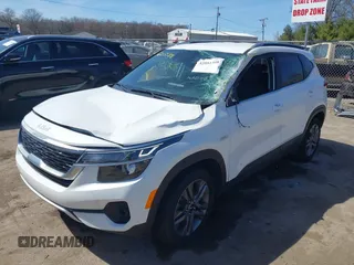 2023 Kia Seltos S z VIN KNDEUCAAXP7394658, wystawiony jako IAAI lot #42051398 z przebiegiem 68 256 mil mil oraz . Historia ofert i sprzedaży dostępna na DreamBid. Obrazek 6.