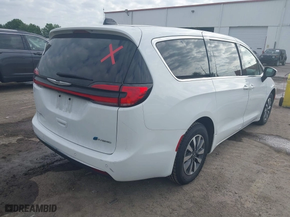2023 Chrysler Pacifica Hybrid Touring L with VIN 2C4RC1L74PR541551, listed as a IAAI auction lot 42028927 with 57,772 mi miles. Bid and sale history available at carsss.com. Image 4.