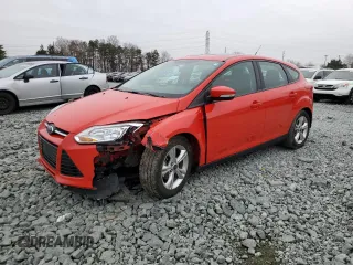 2014 Ford Focus SE with VIN 1FADP3K21EL190366, listed as a Copart auction lot 44075535 with 102,995 mi miles and Salvage Title. Bid and sale history available at carsss.com. Image 1.