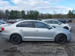 2011 Volkswagen Jetta SEL z VIN 3VWLZ7AJ0BM343973, wystawiony jako IAAI lot #40959406 z przebiegiem 84 187 mil mil oraz . Historia ofert i sprzedaży dostępna na DreamBid. Obrazek 13.