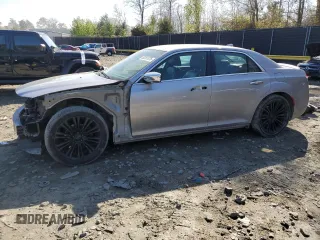 2015 Chrysler 300 Limited z VIN 2C3CCAAG7FH779797, wystawiony jako Copart lot #52281375 z przebiegiem 140 141 mil mil oraz Szkoda całkowita • Salvage title. Historia ofert i sprzedaży dostępna na DreamBid. Obrazek 1.