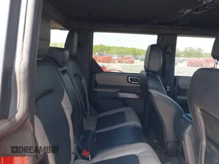 2022 Ford Bronco z VIN 1FMEE5DP3NLB42355, wystawiony jako IAAI lot #42084720 z przebiegiem 35 183 mil mil oraz . Historia ofert i sprzedaży dostępna na DreamBid. Obrazek 8.