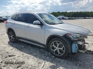 2018 BMW X1 sDrive28i z VIN WBXHU7C39J3F04591, wystawiony jako Copart lot #56824545 z przebiegiem 62 990 mil mil oraz Szkody całkowita. Historia ofert i sprzedaży dostępna na DreamBid. Obrazek 4.