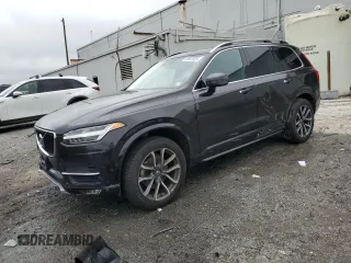 2016 Volvo XC90 T6 Momentum z VIN YV4A22PK6G1031563, wystawiony jako Copart lot #58967825 z przebiegiem 139 923 mil mil oraz Szkody całkowita. Historia ofert i sprzedaży dostępna na DreamBid. Obrazek 1.