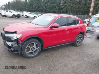 2018 Alfa Romeo Stelvio z VIN ZASFAKAN9J7B75330, wystawiony jako IAAI lot #41923353 z przebiegiem 68 251 mil mil oraz . Historia ofert i sprzedaży dostępna na DreamBid. Obrazek 18.