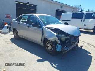 2011 Ford Focus SE with VIN 1FAHP3FN1BW156833, listed as a IAAI auction lot 41879133 with 182,719 mi miles. Bid and sale history available at carsss.com. Image 1.