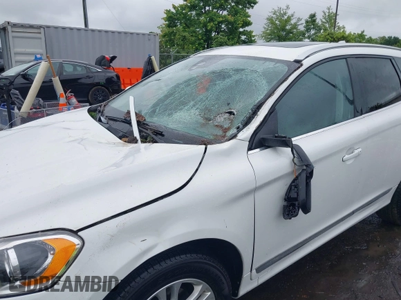 2015 Volvo XC60 T5 Drive-E Premier with VIN YV440MDK4F2742688, listed as a IAAI auction lot 42305798 with 68,206 mi miles and . Bid and sale history available at DreamBid. Image 6.