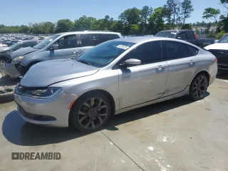 2015 Chrysler 200 S z VIN 1C3CCCBB9FN645671, wystawiony jako Copart lot #52429295 z przebiegiem 197 910 mil mil oraz Szkoda całkowita • Salvage title. Historia ofert i sprzedaży dostępna na DreamBid. Obrazek 1.
