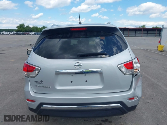 2016 Nissan Pathfinder Platinum z VIN 5N1AR2MNXGC662989, wystawiony jako IAAI lot #42315335 z przebiegiem 128 956 mil mil oraz . Historia ofert i sprzedaży dostępna na DreamBid. Obrazek 16.