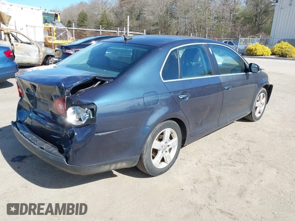2009 Volkswagen Jetta SE with VIN 3VWRZ71K59M057372, listed as a IAAI auction lot 41741847 with 197,105 mi miles and . Bid and sale history available at DreamBid. Image 4.