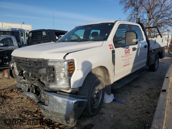 2019 Ford Super Duty F-250 SRW XL with VIN 1FT7W2A6XKED17771, listed as a Copart auction lot 84632244 with 126,212 mi miles and Salvage Title. Bid and sale history available at carsss.com. Image 1.