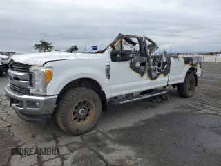 2017 Ford F-250 Lariat z VIN 1FT7W2B64HEE72422, wystawiony jako Copart lot #48061785 z przebiegiem Nie podano mil oraz Szkoda całkowita • Salvage title. Historia ofert i sprzedaży dostępna na DreamBid. Obrazek 1.