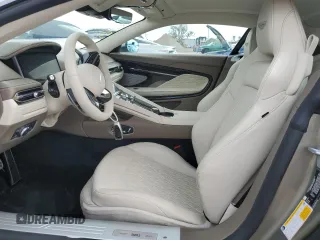 2025 Aston Martin DB12 z VIN SCFRMFFW4SGL15065, wystawiony jako Copart lot #74953394 z przebiegiem Nie podano mil oraz Nie do naprawy. Historia ofert i sprzedaży dostępna na DreamBid. Obrazek 7.