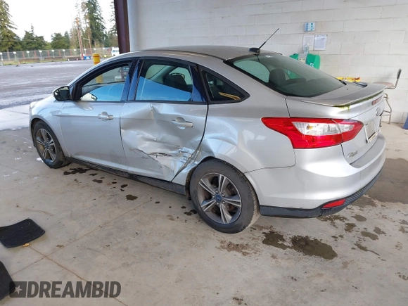 2014 Ford Focus SE with VIN 1FADP3F28EL433519, listed as a IAAI auction lot 41969007 with 137,064 mi miles. Bid and sale history available at carsss.com. Image 3.