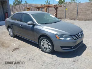 2015 Volkswagen Passat Limited Edition Edition z VIN 1VWAT7A31FC061102, wystawiony jako IAAI lot #42467937 z przebiegiem 111 196 mil mil oraz . Historia ofert i sprzedaży dostępna na DreamBid. Obrazek 1.