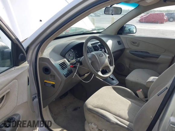 2006 Hyundai Tucson GL with VIN KM8JM12BX6U469719, listed as a IAAI auction lot 41899134 with 136,179 mi miles. Bid and sale history available at carsss.com. Image 5.