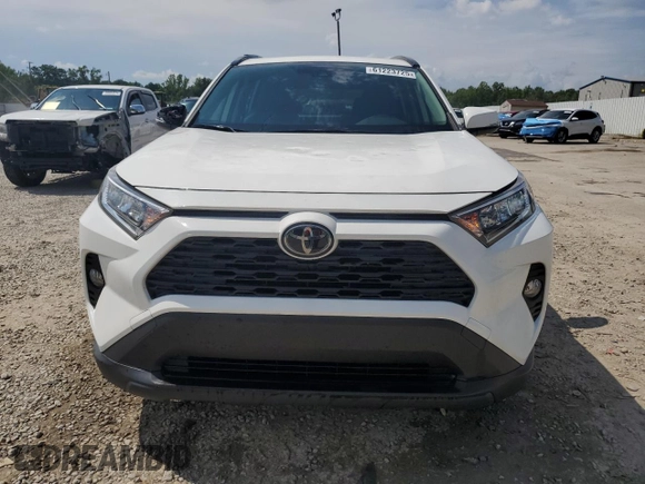 2020 Toyota RAV4 XLE with VIN JTMW1RFV8LD060197, listed as a Copart auction lot 61223725 with 33,135 mi miles and Salvage title. Bid and sale history available at DreamBid. Image 5.