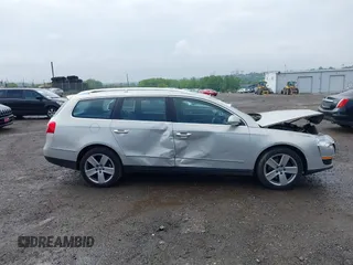2009 Volkswagen Passat z VIN WVWXK73C69E027467, wystawiony jako IAAI lot #42277275 z przebiegiem 145 956 mil mil oraz . Historia ofert i sprzedaży dostępna na DreamBid. Obrazek 13.