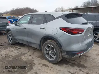2023 Chevrolet Blazer LT z VIN 3GNKBHR44PS151103, wystawiony jako IAAI lot #41485281 z przebiegiem 37 351 mil mil oraz . Historia ofert i sprzedaży dostępna na DreamBid. Obrazek 3.