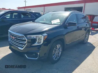 2023 GMC Terrain SLT z VIN 3GKALPEG4PL183995, wystawiony jako IAAI lot #40222049 z przebiegiem 18 875 mil mil oraz . Historia ofert i sprzedaży dostępna na DreamBid. Obrazek 2.