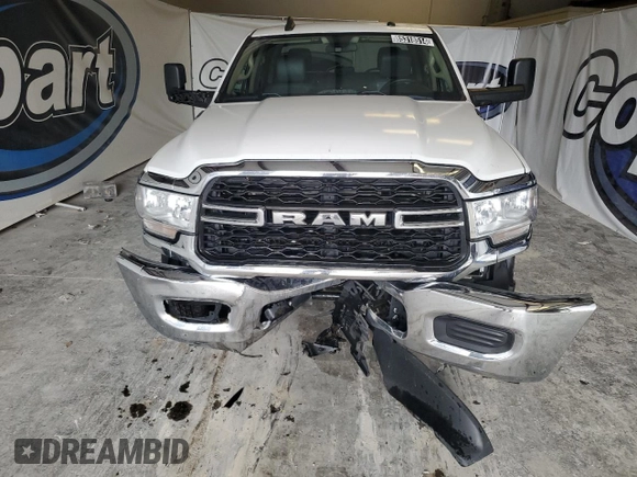 2020 Ram 2500 Tradesman z VIN 3C6UR5HJ1LG111844, wystawiony jako Copart lot #52604845 z przebiegiem 228 392 mil mil oraz Szkoda całkowita • Salvage title. Historia ofert i sprzedaży dostępna na DreamBid. Obrazek 5.