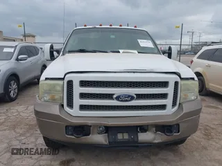 2005 Ford Excursion Eddie Bauer z VIN 1FMNU44L25ED02868, wystawiony jako IAAI lot #42414710 z przebiegiem 30 486 mil mil oraz . Historia ofert i sprzedaży dostępna na DreamBid. Obrazek 12.