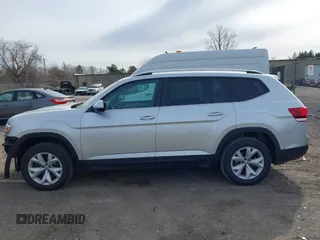 2018 Volkswagen Atlas SE with VIN 1V2KR2CA6JC560411, listed as a IAAI auction lot 41887472 with 168,155 mi miles and . Bid and sale history available at DreamBid. Image 15.