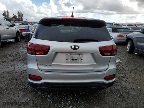 2020 Kia Sorento LX V6 with VIN 5XYPG4A55LG631868, listed as a Copart auction lot 49164495 with 82,897 mi miles and Salvage Title. Bid and sale history available at carsss.com. Image 6.