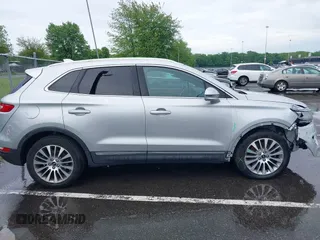 2017 Lincoln MKC Reserve z VIN 5LMCJ3D97HUL53966, wystawiony jako IAAI lot #42248077 z przebiegiem 55 245 mil mil oraz . Historia ofert i sprzedaży dostępna na DreamBid. Obrazek 13.