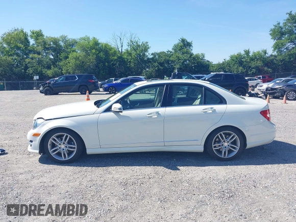 2012 Mercedes-Benz C 300 Sport с VIN WDDGF8BB8CA691471, выставлен на аукционе IAAI как лот 42621659 с пробегом 96 945 миль миль и . История ставок и продаж доступна на DreamBid. Изображение 15.