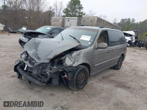 2005 Kia Sedona LX with VIN KNDUP132056674430, listed as a IAAI auction lot 41553321 with 136,734 mi miles. Bid and sale history available at carsss.com. Image 2.