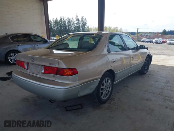 2001 Toyota Camry LE z VIN JT2BF28K110320365, wystawiony jako IAAI lot #41993343 z przebiegiem 211 458 mil mil oraz . Historia ofert i sprzedaży dostępna na DreamBid. Obrazek 4.