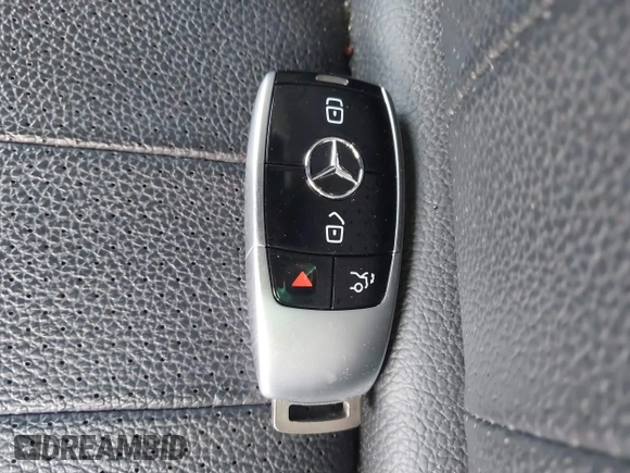 2020 Mercedes-Benz E 350 с VIN WDDZF8EB2LA713761, выставлен на аукционе IAAI как лот 41854999 с пробегом 74 603 миль миль и . История ставок и продаж доступна на DreamBid. Изображение 11.