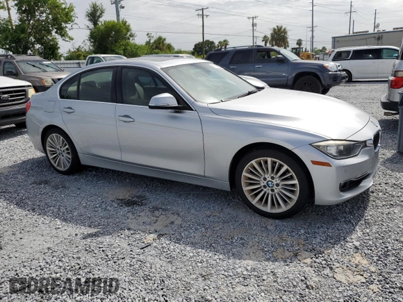 2015 BMW 3 Series 328i z VIN WBA3A5G59FNS84441, wystawiony jako Copart lot #63159925 z przebiegiem 89 735 mil mil oraz Czysty tytuł • Clean title. Historia ofert i sprzedaży dostępna na DreamBid. Obrazek 4.