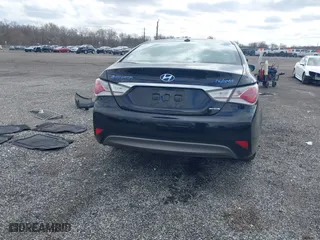 2015 Hyundai Sonata Hybrid Limited with VIN KMHEC4A44FA122722, listed as a IAAI auction lot 41817351 with 144,286 mi miles. Bid and sale history available at carsss.com. Image 17.