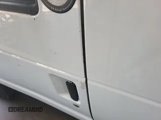 2011 Ford Econoline Cargo Commercial z VIN 1FTNE2EL3BDA18512, wystawiony jako IAAI lot #42454306 z przebiegiem 135 860 mil mil oraz . Historia ofert i sprzedaży dostępna na DreamBid. Obrazek 1.