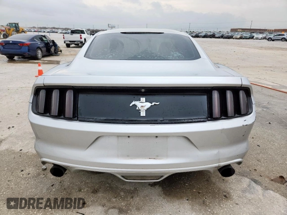 2015 Ford Mustang V6 z VIN 1FA6P8AM1F5403492, wystawiony jako Copart lot #59316325 z przebiegiem 150 872 mil mil oraz Szkoda całkowita • Salvage title. Historia ofert i sprzedaży dostępna na DreamBid. Obrazek 6.