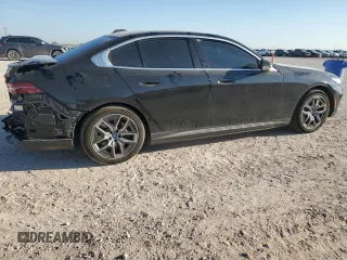 2024 BMW i5 eDrive40 with VIN WBY33FK05RCR36243, listed as a Copart auction lot 68999104 with 5,726 mi miles and Salvage Title. Bid and sale history available at carsss.com. Image 3.