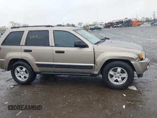 2006 Jeep Grand Cherokee Laredo with VIN 1J4GS48K16C270832, listed as a IAAI auction lot 42011375 with 246,466 mi miles. Bid and sale history available at carsss.com. Image 13.