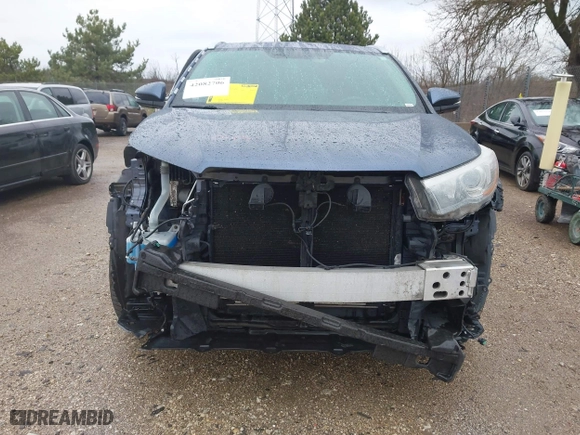 2015 Toyota Highlander Limited with VIN 5TDDKRFH6FS092511, listed as a IAAI auction lot 42082706 with 137,384 mi miles. Bid and sale history available at carsss.com. Image 6.